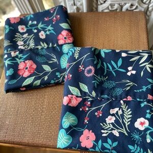 Southpoint blue floral pillowcase set of 2
Great preowned condition